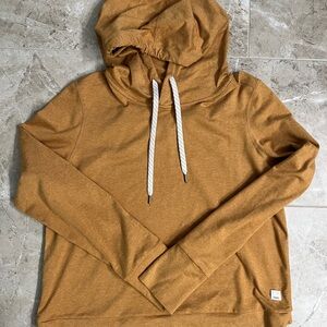 Vuori women’s halo essential hoodie